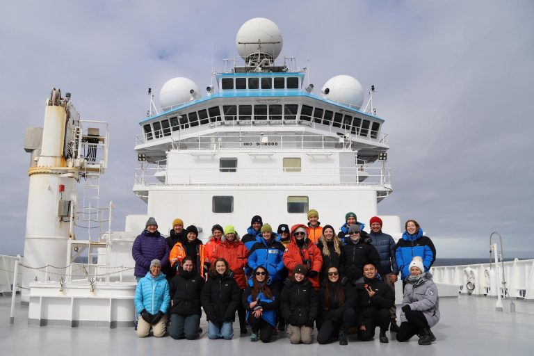 COOKIES-voyage-science-team-on-bow-of-CSIRO-research-vessel-Investigator