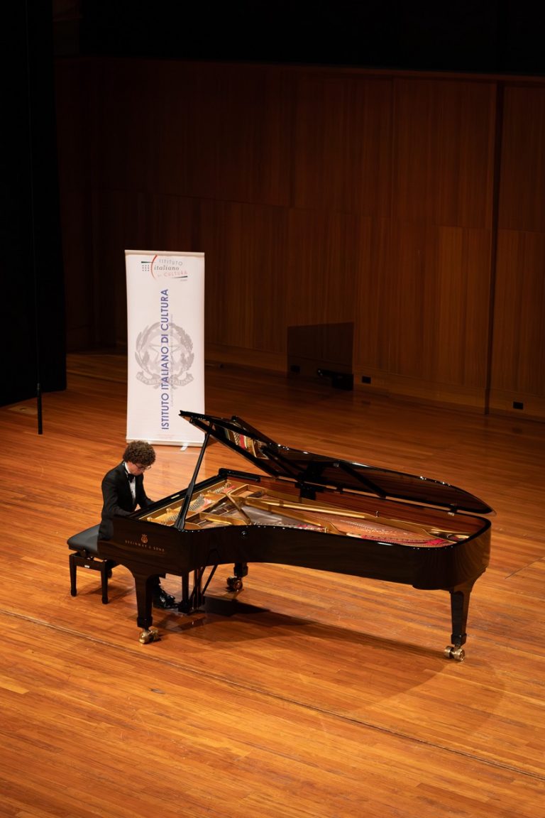 27-concert-7-portrait