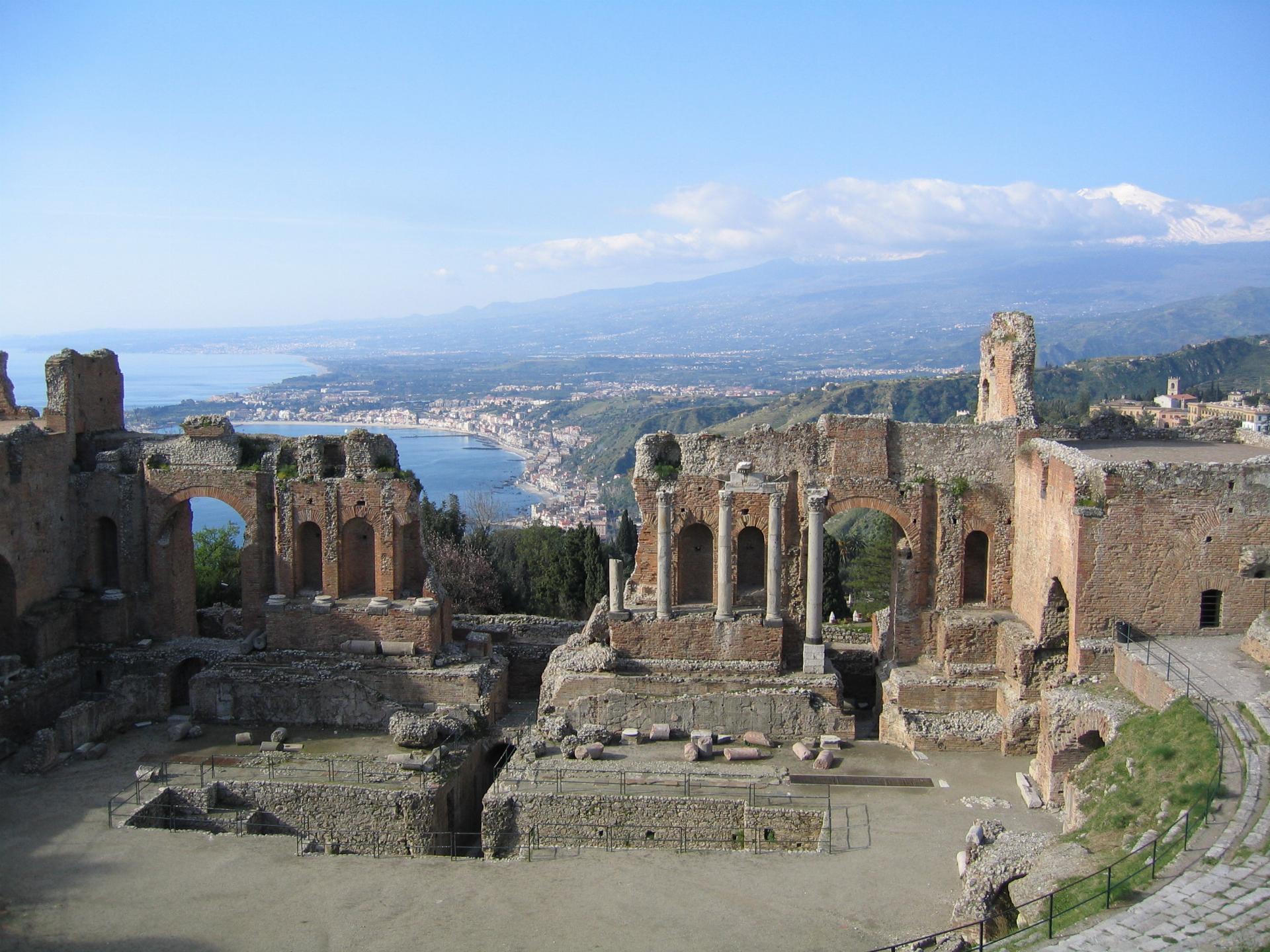 Taormina-Teatro_Greco01 WIKIMEDIA COMMONS